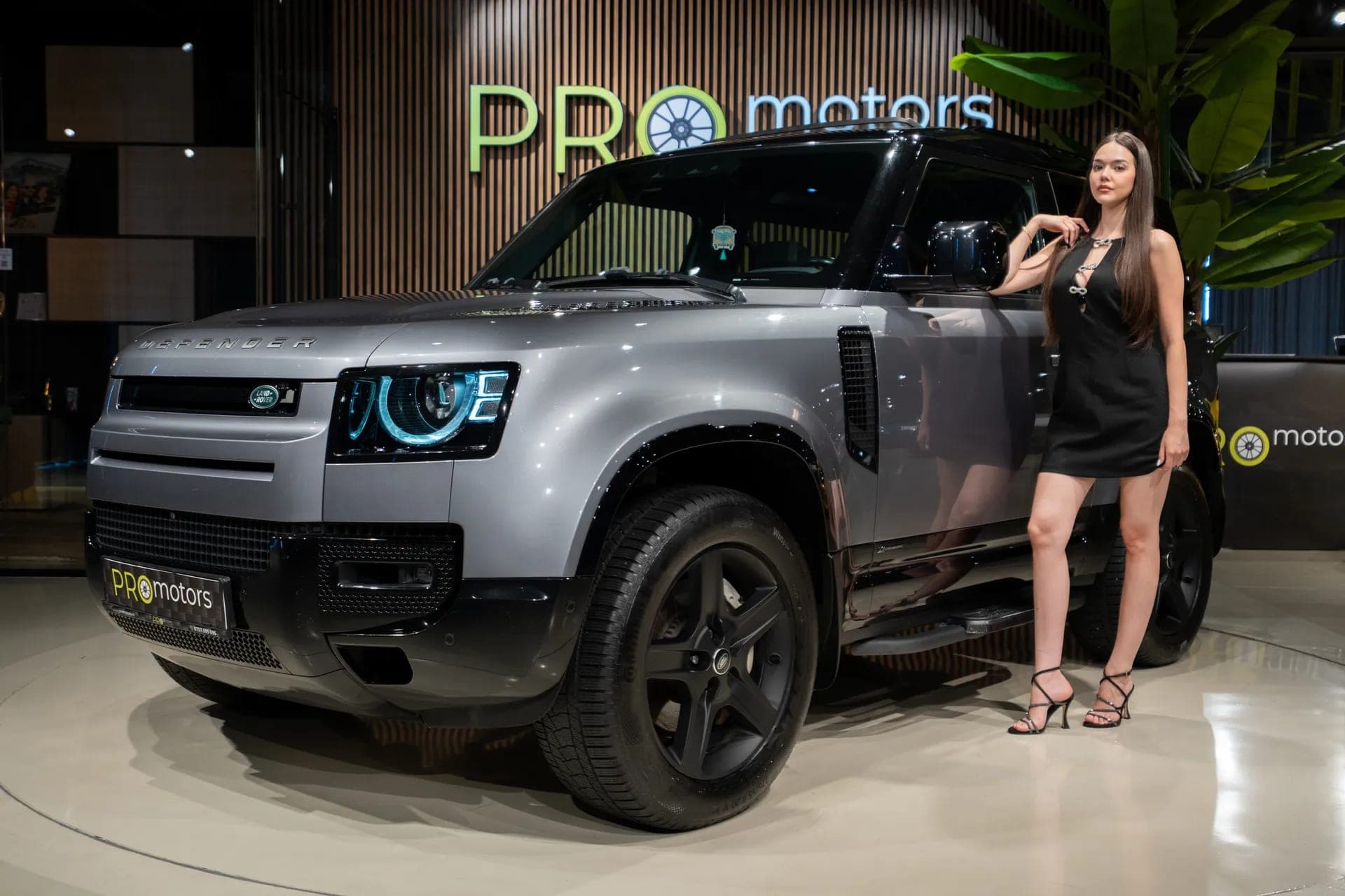 Land Rover Defender P400 X-Dynamic