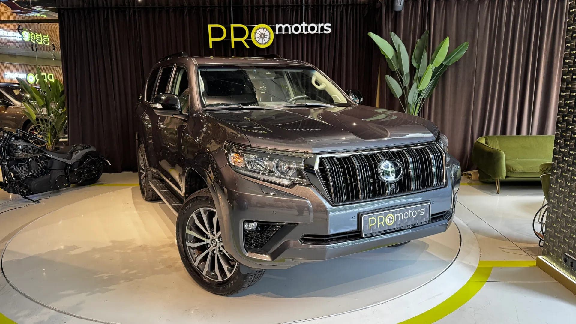 Toyota Land Cruiser 204 CP diesel 7 locuri