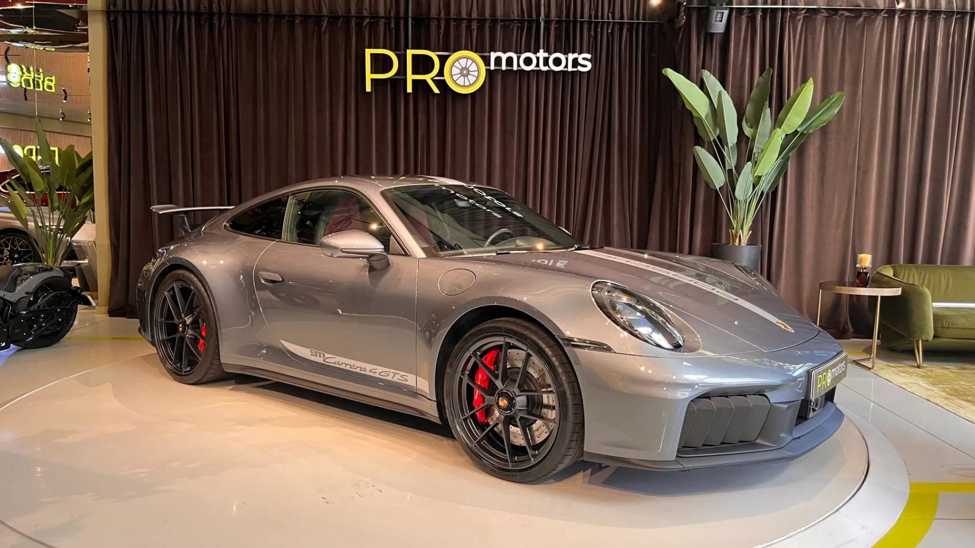Porsche 911 Carrera 4 GTS