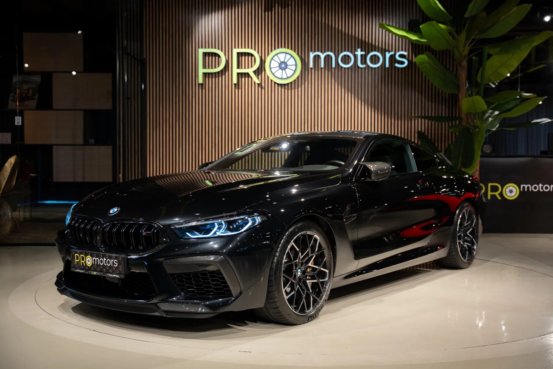 BMW M8 Competition xDrive 2023 / 19.000 Km