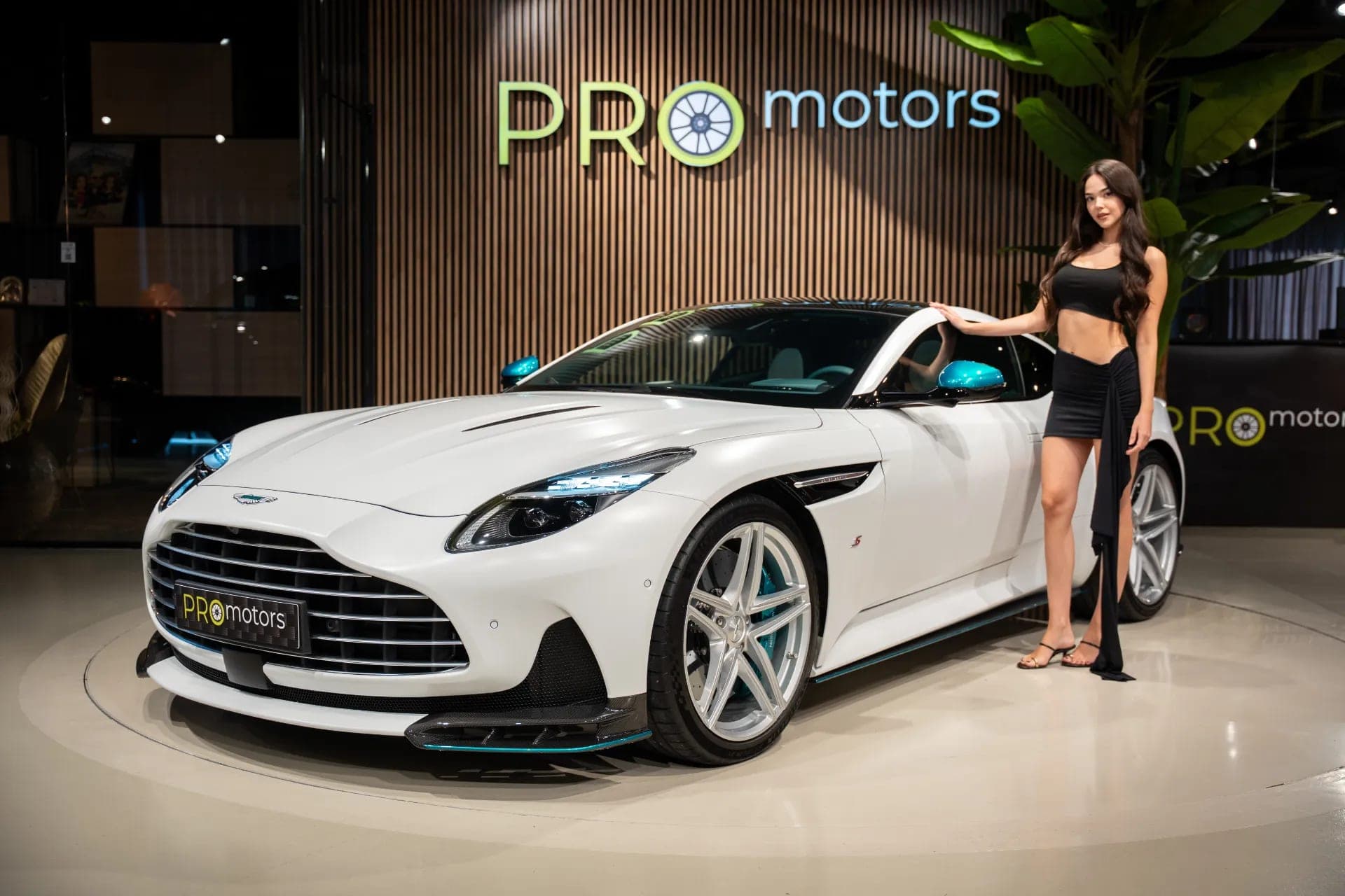 Aston Martin DB12S