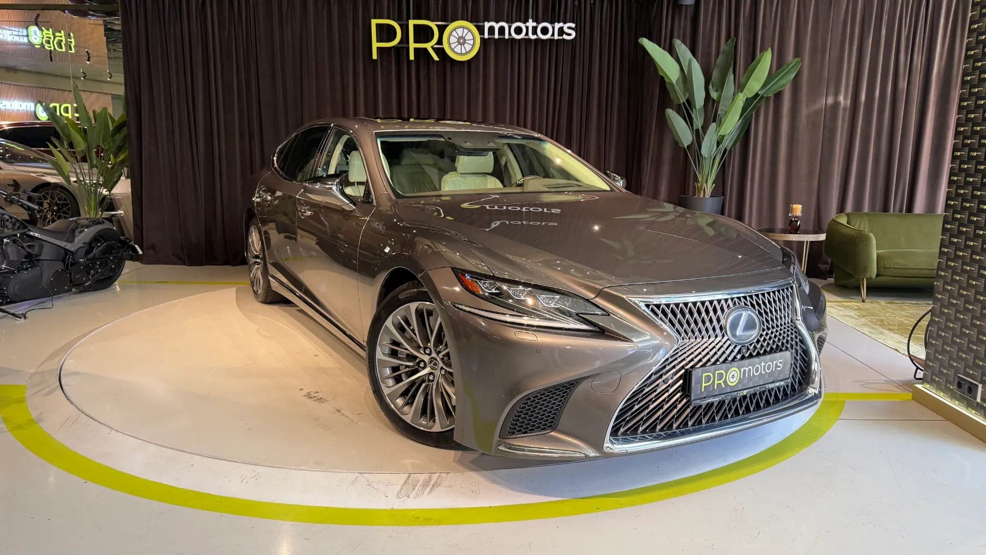 Lexus LS 500h AWD President line