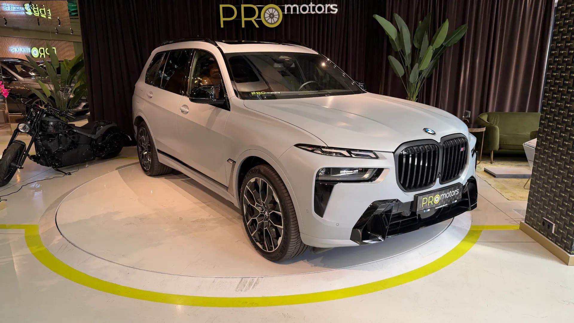 BMW X7 M60i MHEV 