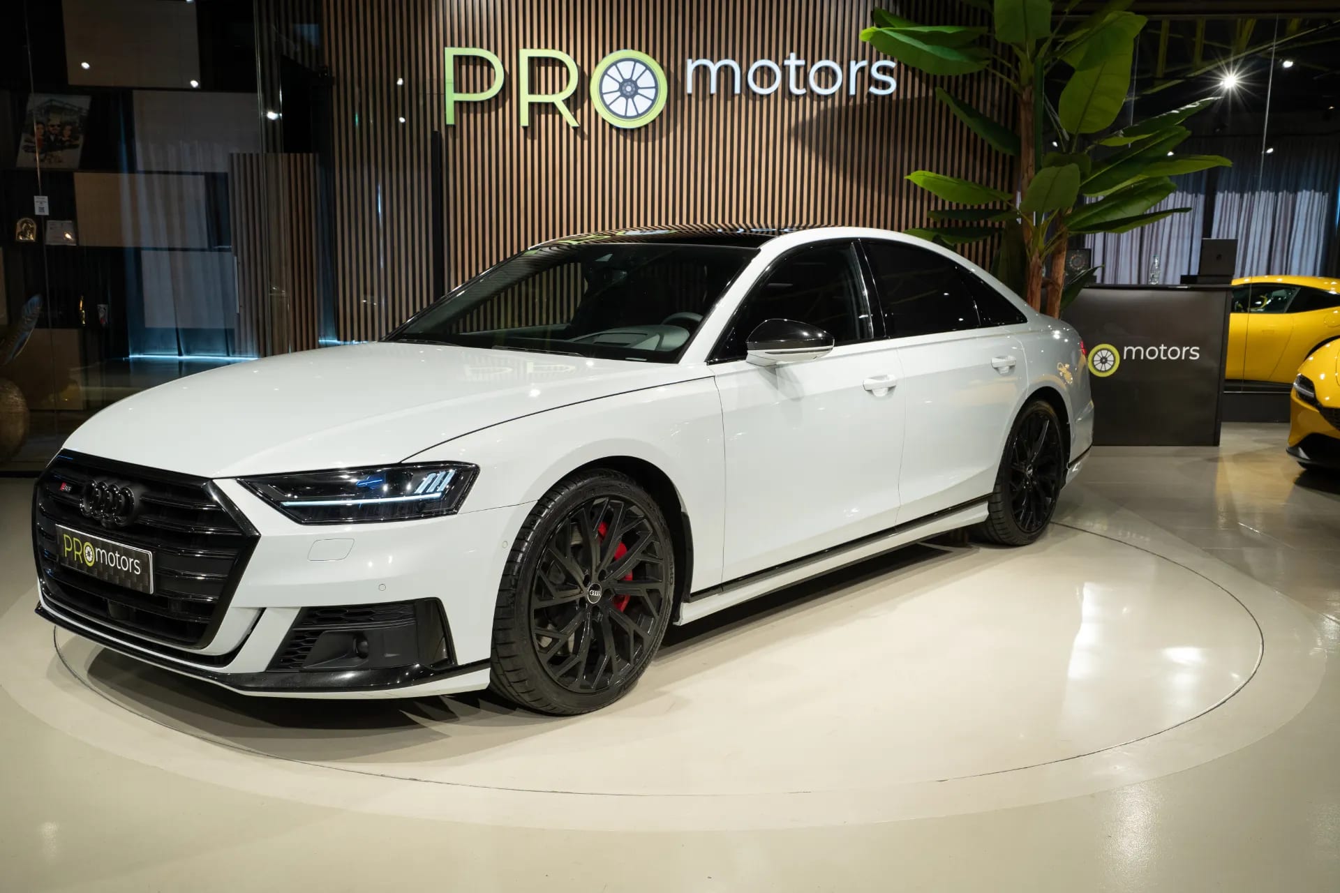 AUDI S8 4.0 571 CP