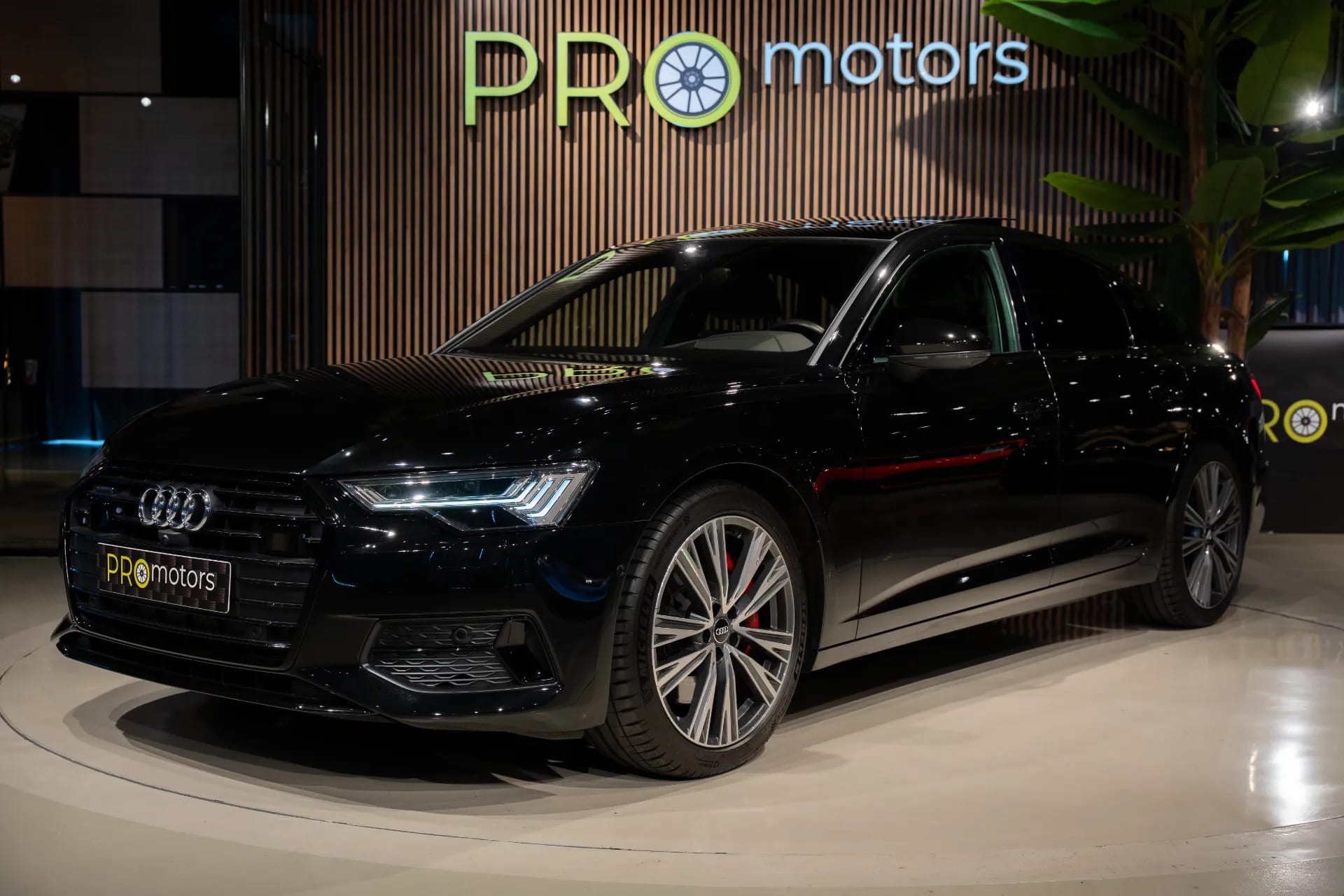 Audi A6 C8 55 TFSI quattro 340 CP | S line | Night Vision | B&O | Soft Close | Suspensie pneumatică