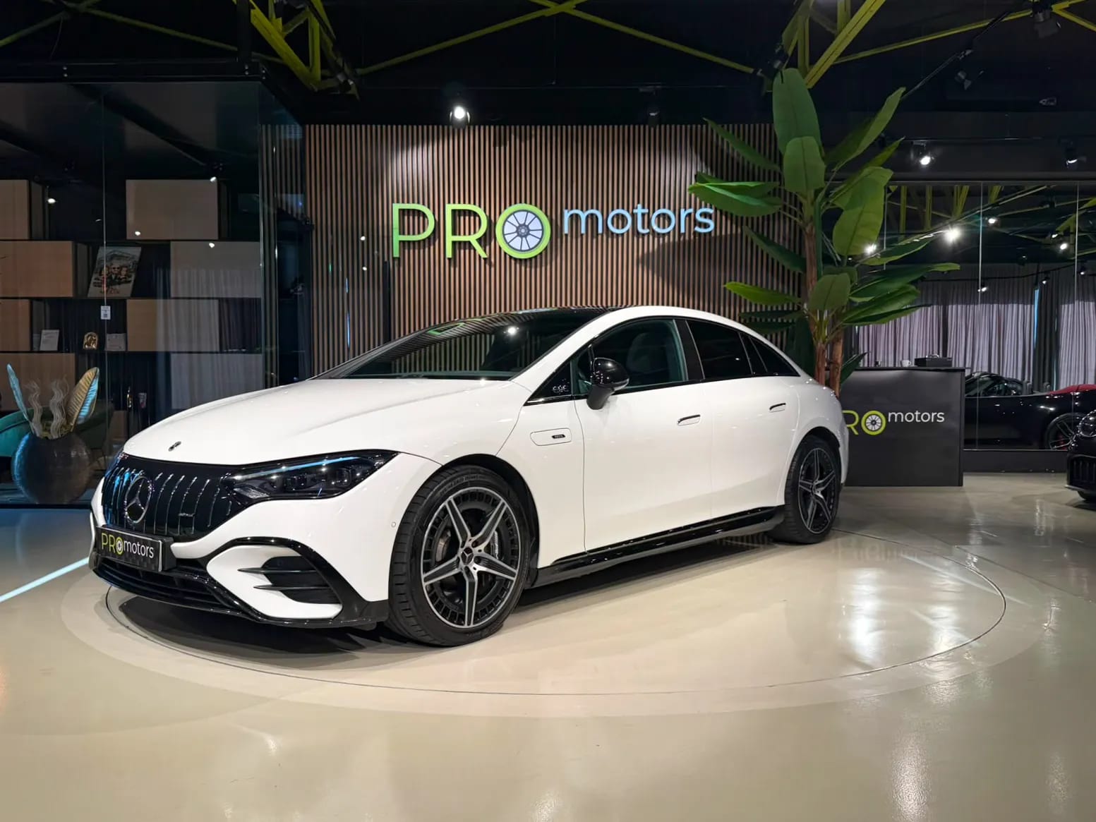 Mercedes-Benz EQE 43 AMG