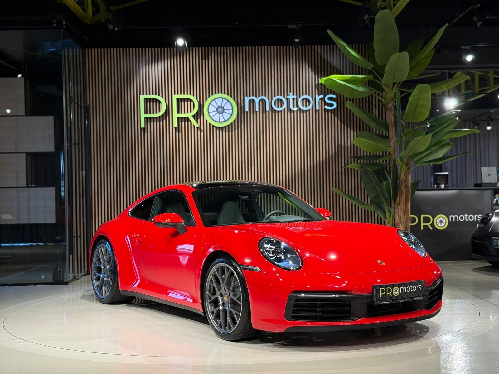 PORSCHE 911 Carerra 4 