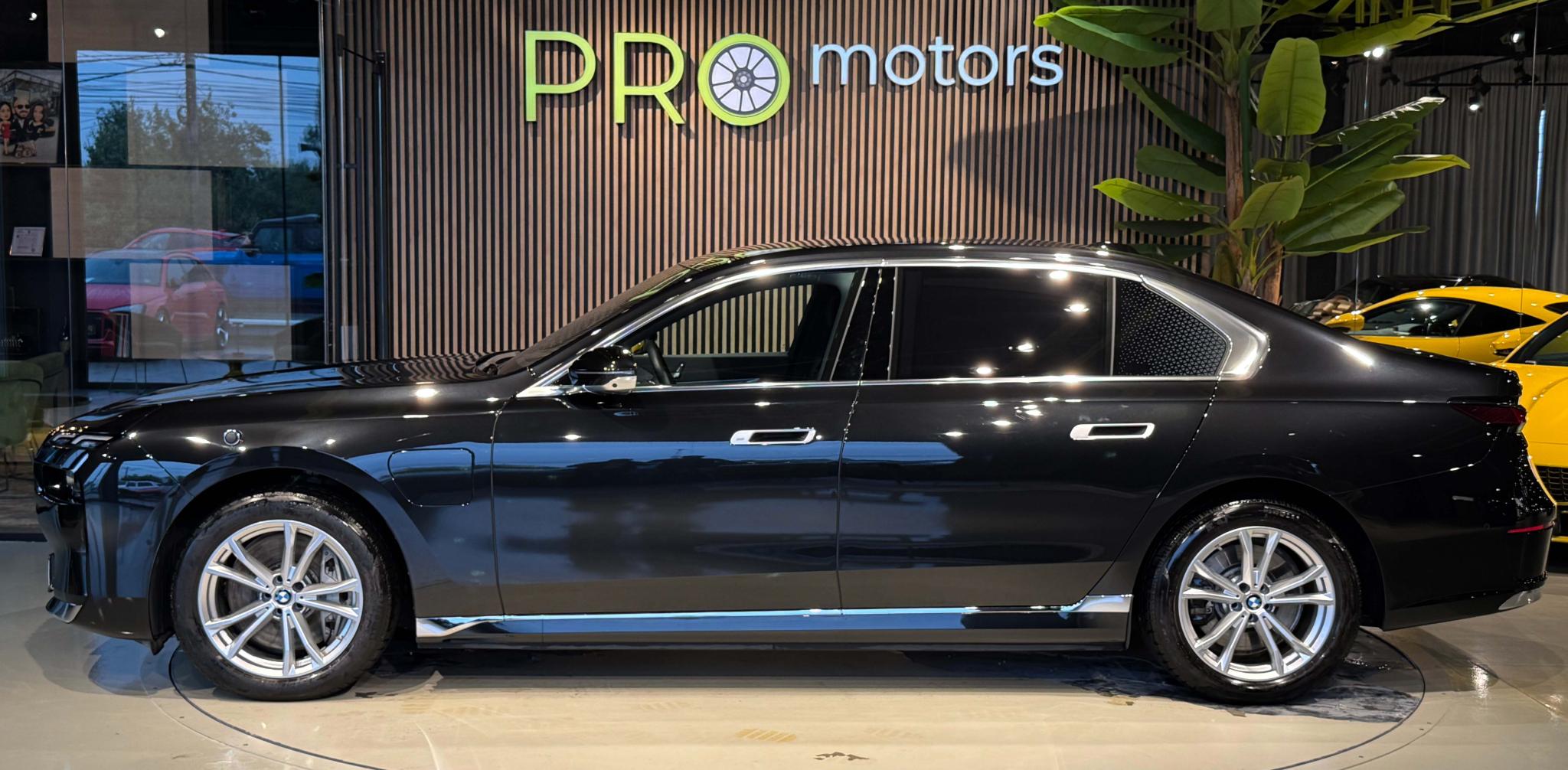 BMW 750E 