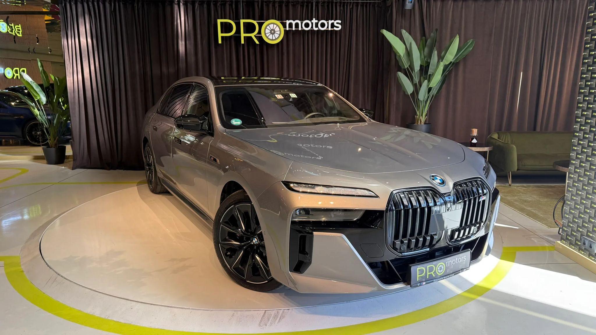 BMW M760e